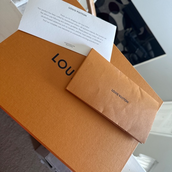 Louis Vuitton LV Archlight Sneaker - Picture 5 of 5